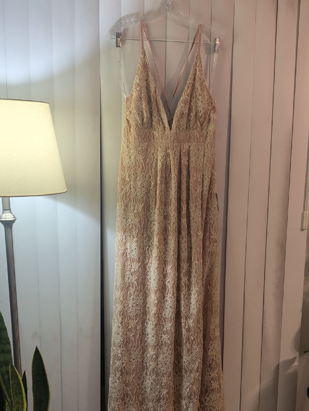 XL NWT, Lulu's Lace Maxi Dress in Blush And Ivory